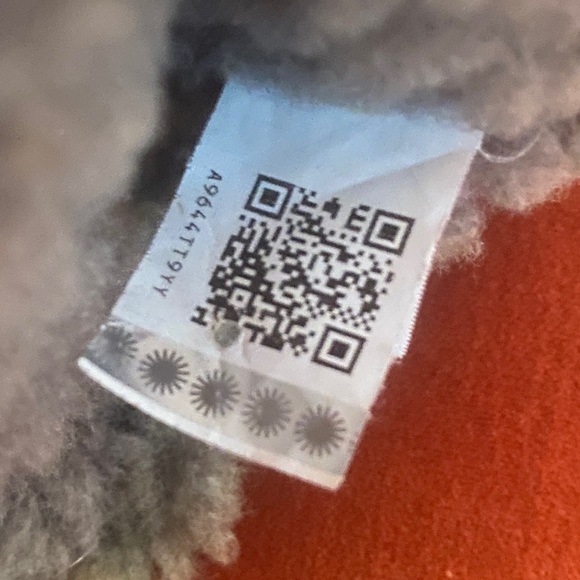 UGG Mini Bailey Bow two tone grey and brown,  small flaw on right boot - Picture 8 of 13